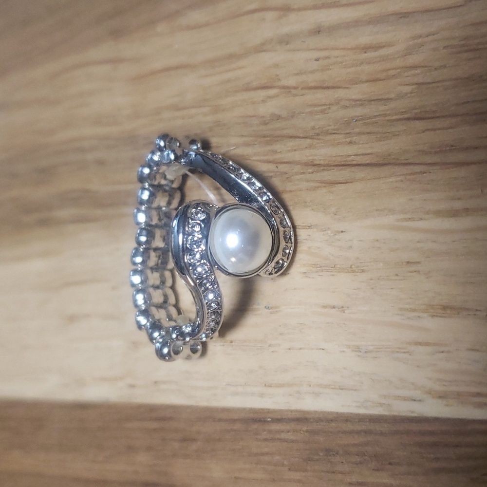 Pearl stretch band ring